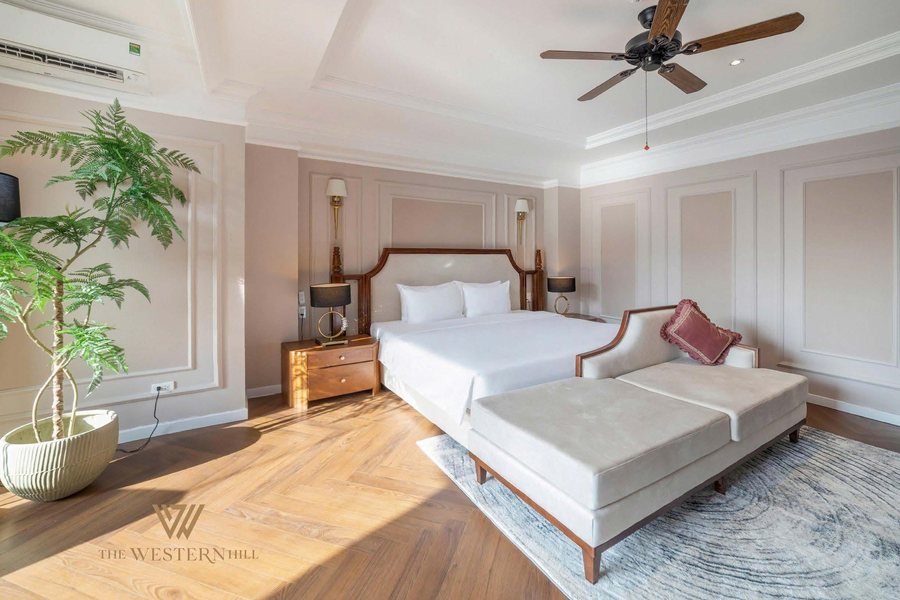 Khách sạn The Western Hill Đà Lạt – sàn gỗ Dream Classy