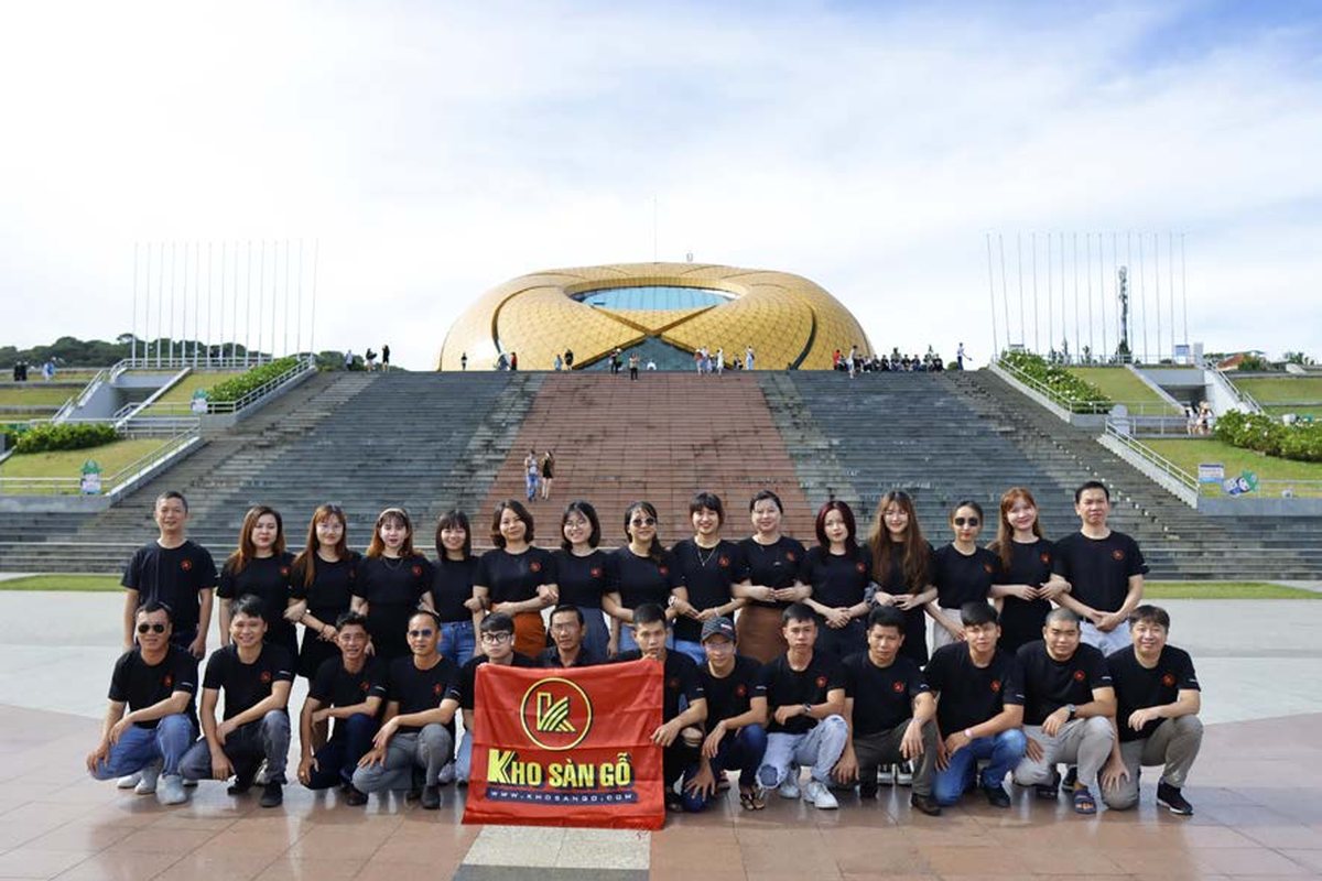 Đội ngũ Hoàng Gia Nam Việt – Kho Sàn Gỗ